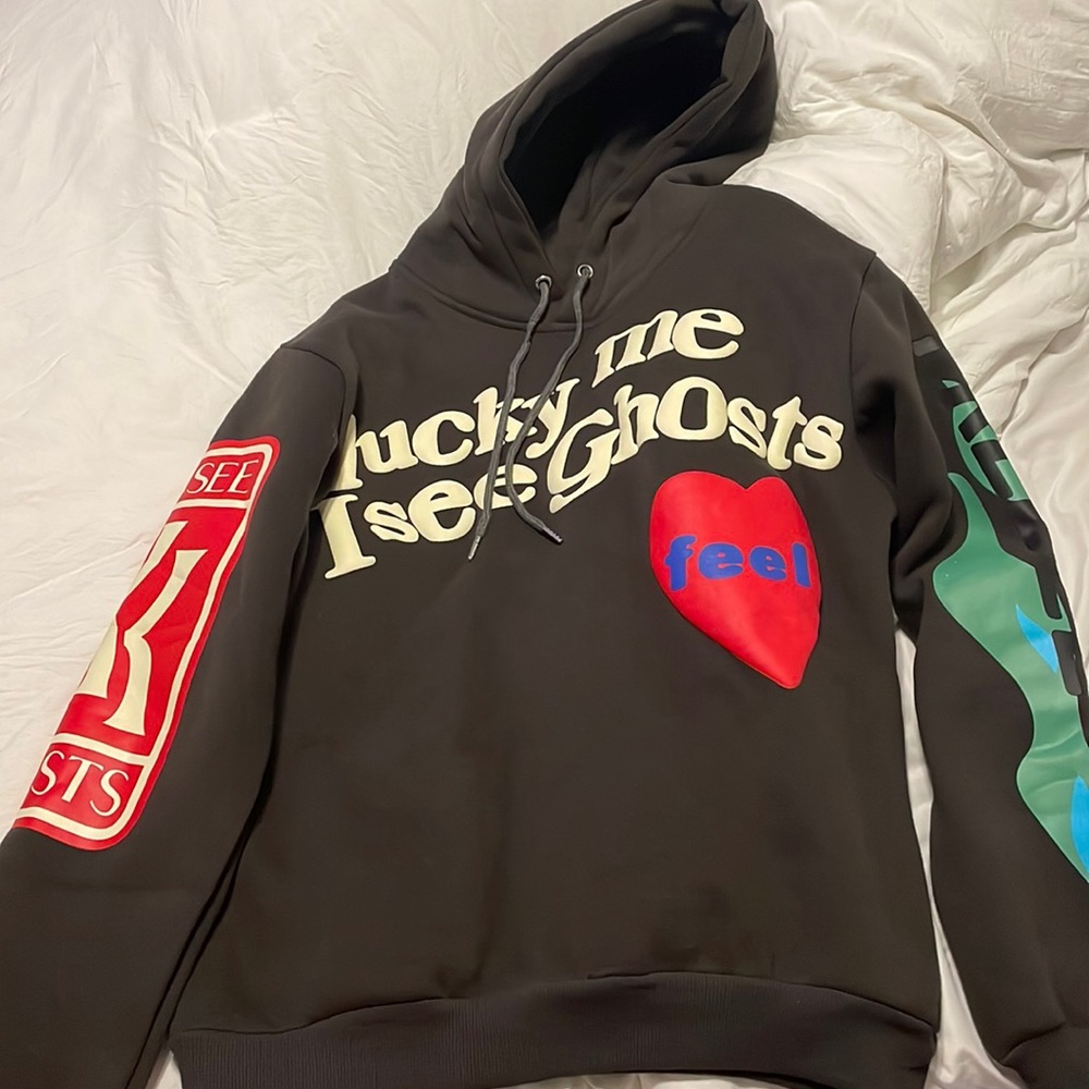 Cutie amazon hoodie !